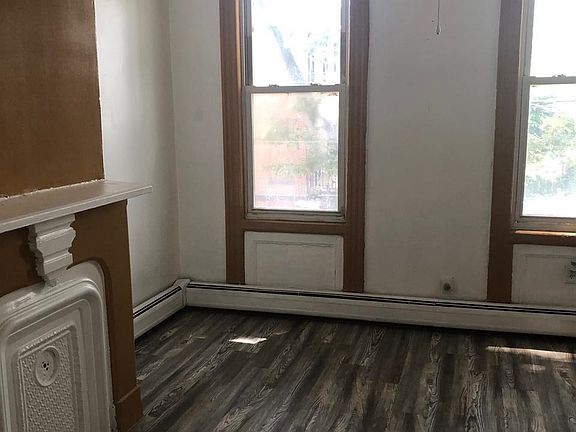4th image of 301 Halladay St #2R