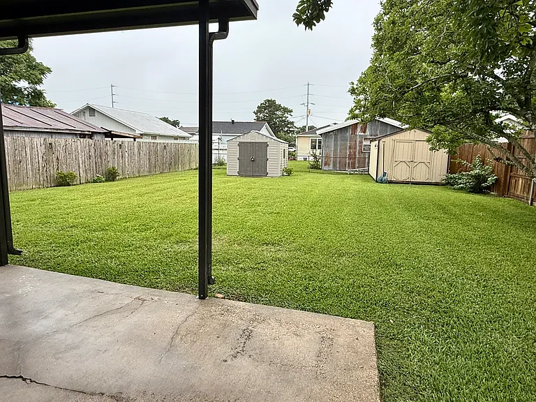 820 Thirba St — Photo 16