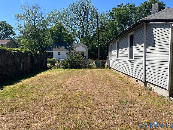 5th image of 223 S 11th Ave