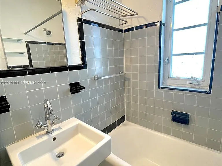 741 15th St #12 — Photo 8