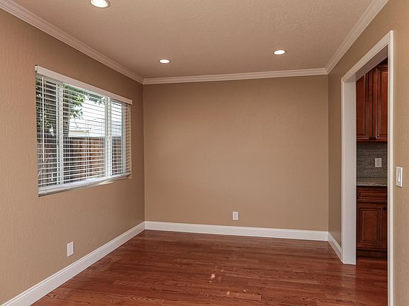 3rd image of 1554 Kentfield Ave