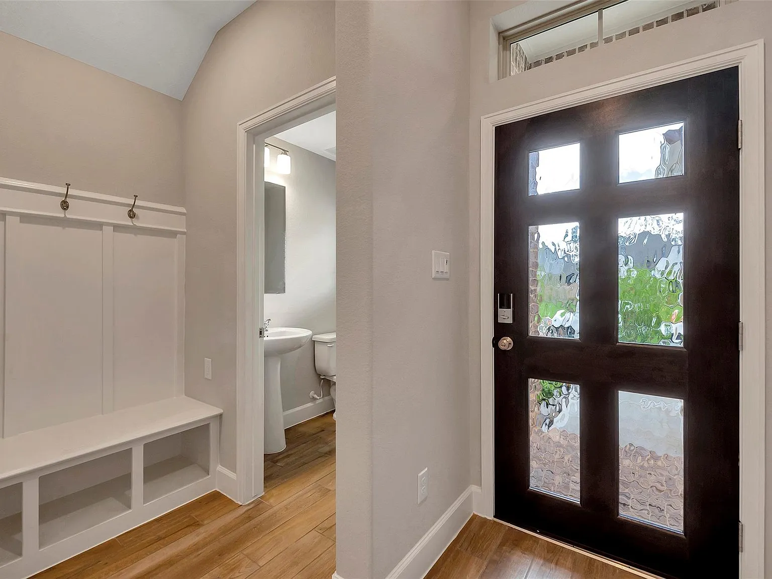3 bed, 2.5 bath, 1722 sqft, $2,325 — Photo 4