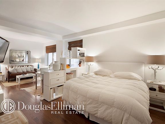 4th image of 100 W 58th St APT 14A