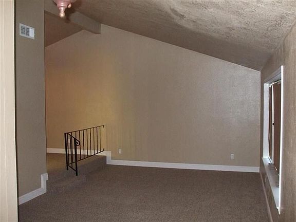 3rd image of 3038 W Hammer Ln