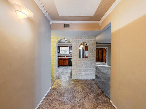 4th image of 821 Omaha St NE