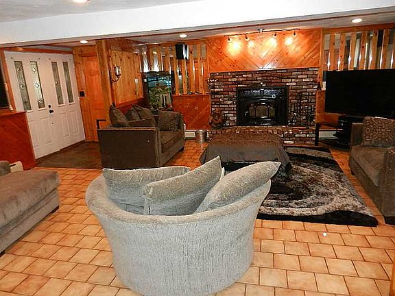 3rd image of 26 Paradise Ln