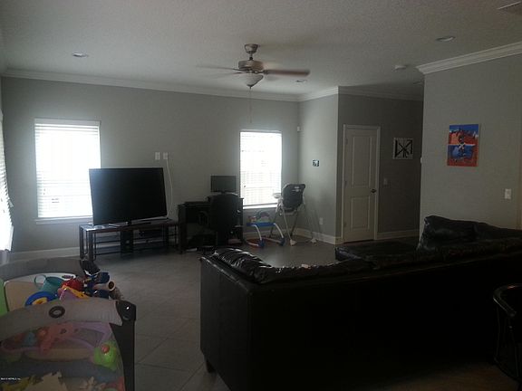 5th image of 914 N 7TH