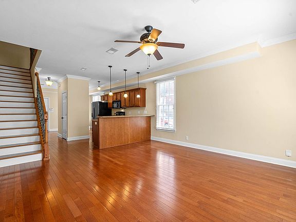 5th image of 601 Anderson Dr