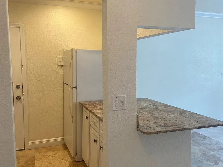 2200 NE 66th St #1412 — Photo 27