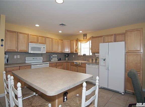 5th image of 5122 Village Cir E