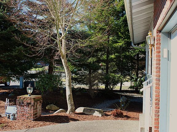 3rd image of 31 E Skylark Ct