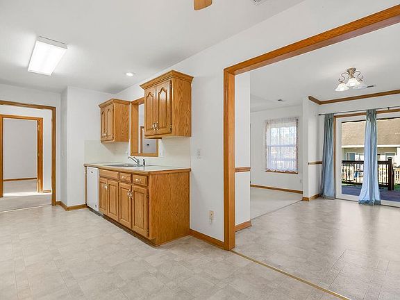 4th image of 2908 Easton St