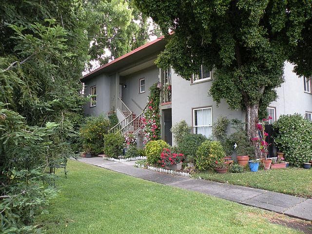 Exterior (apt. is the lower unit on right)