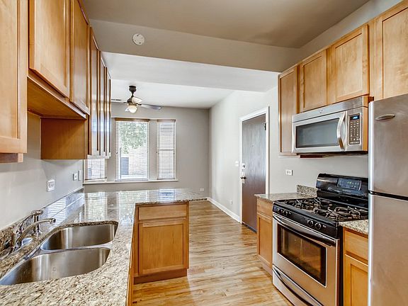 4th image of 2403 N Hamlin Ave #1