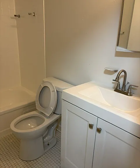 Dolson Arms Apartments — Photo 34