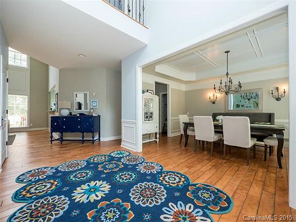 2nd image of 7319 Versailles Ln