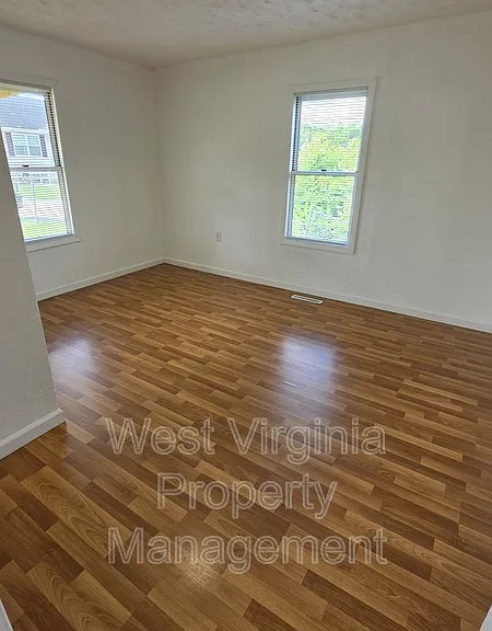 128 Dunn St — Photo 5