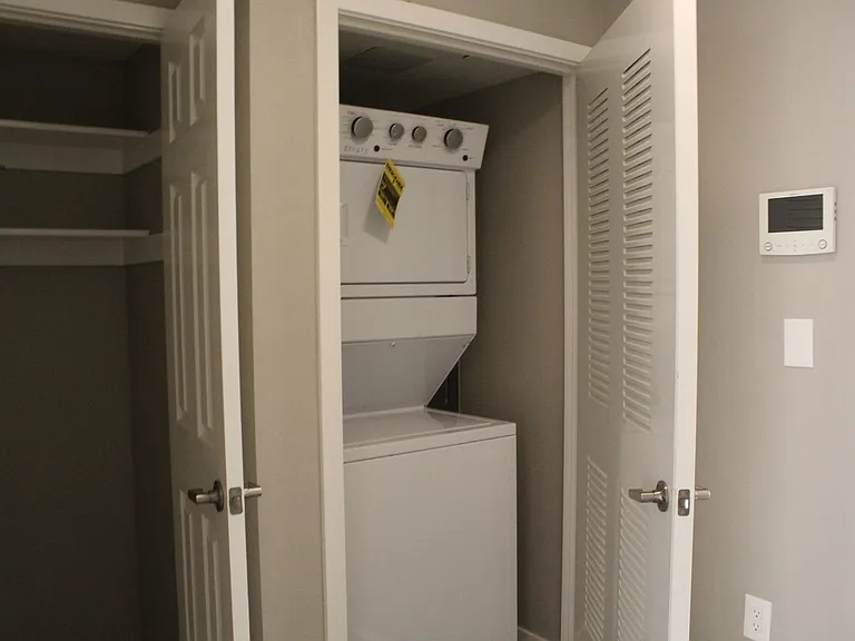 2401 Broadway St — Photo 6