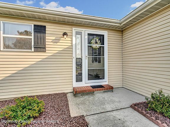 2nd image of 30 Tropicana Ct