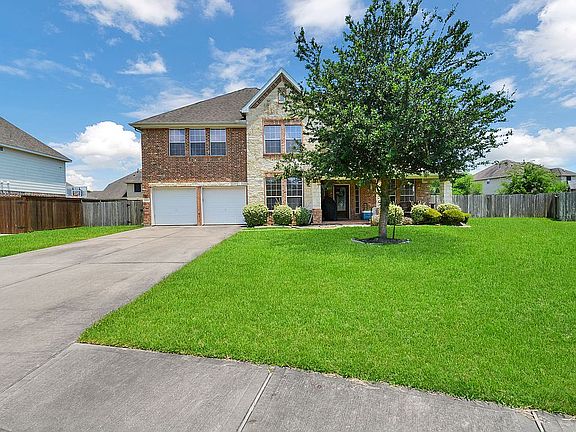 4th image of 8606 Briar Oaks Ln