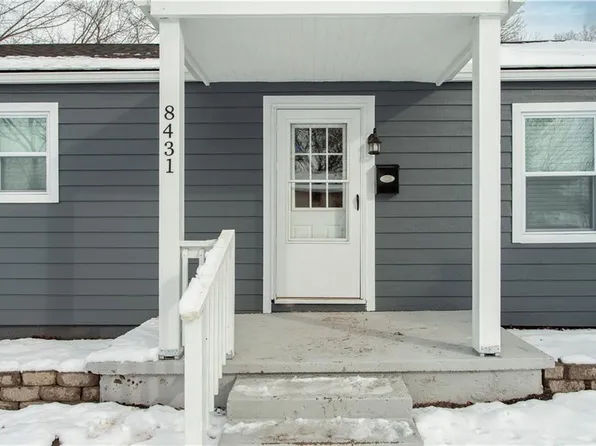 8431 Central St, Kansas City, MO 64114