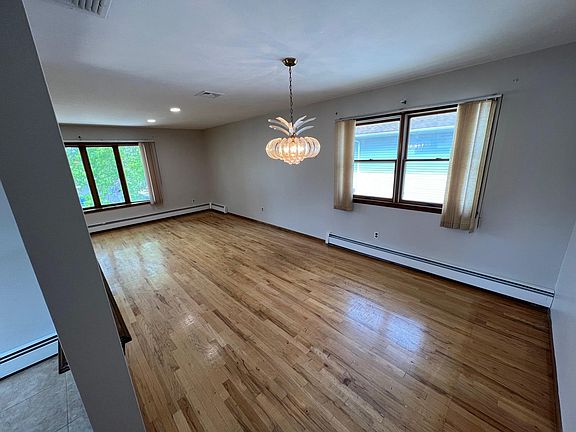 3rd image of 2536 Columbus Ave Floor 2