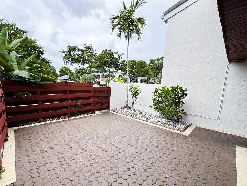 3 bed, 2.5 bath, 1640 sqft, $3,795 — Photo 3