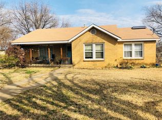 4411 Fossil Dr, Haltom City, TX 76117