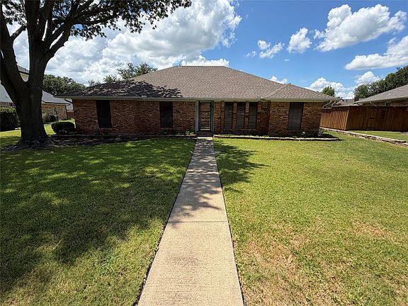 2nd image of 910 Village Green Dr