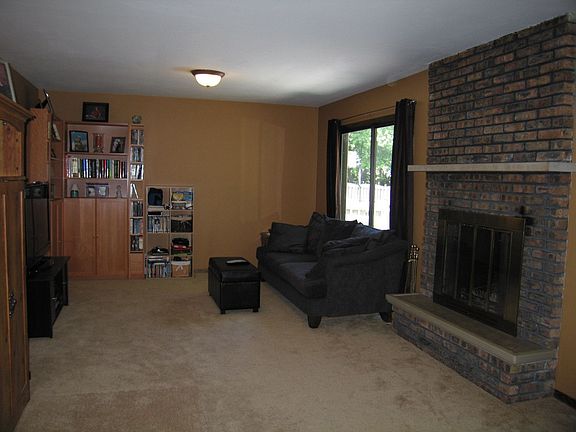5th image of 542 E Cunningham Dr