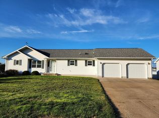 302 Fairview Dr, Viroqua, WI 54665