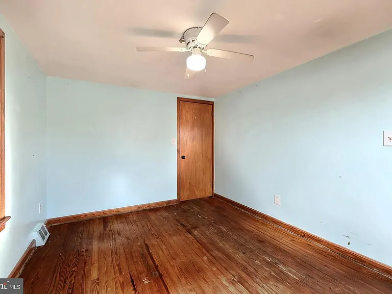 452 W Walnut St — Photo 14