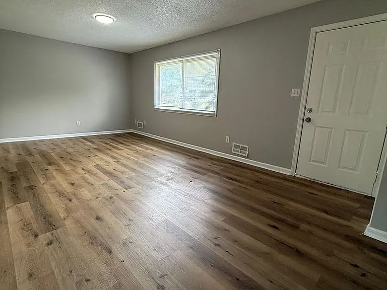 10919 Ewing Ave — Photo 8