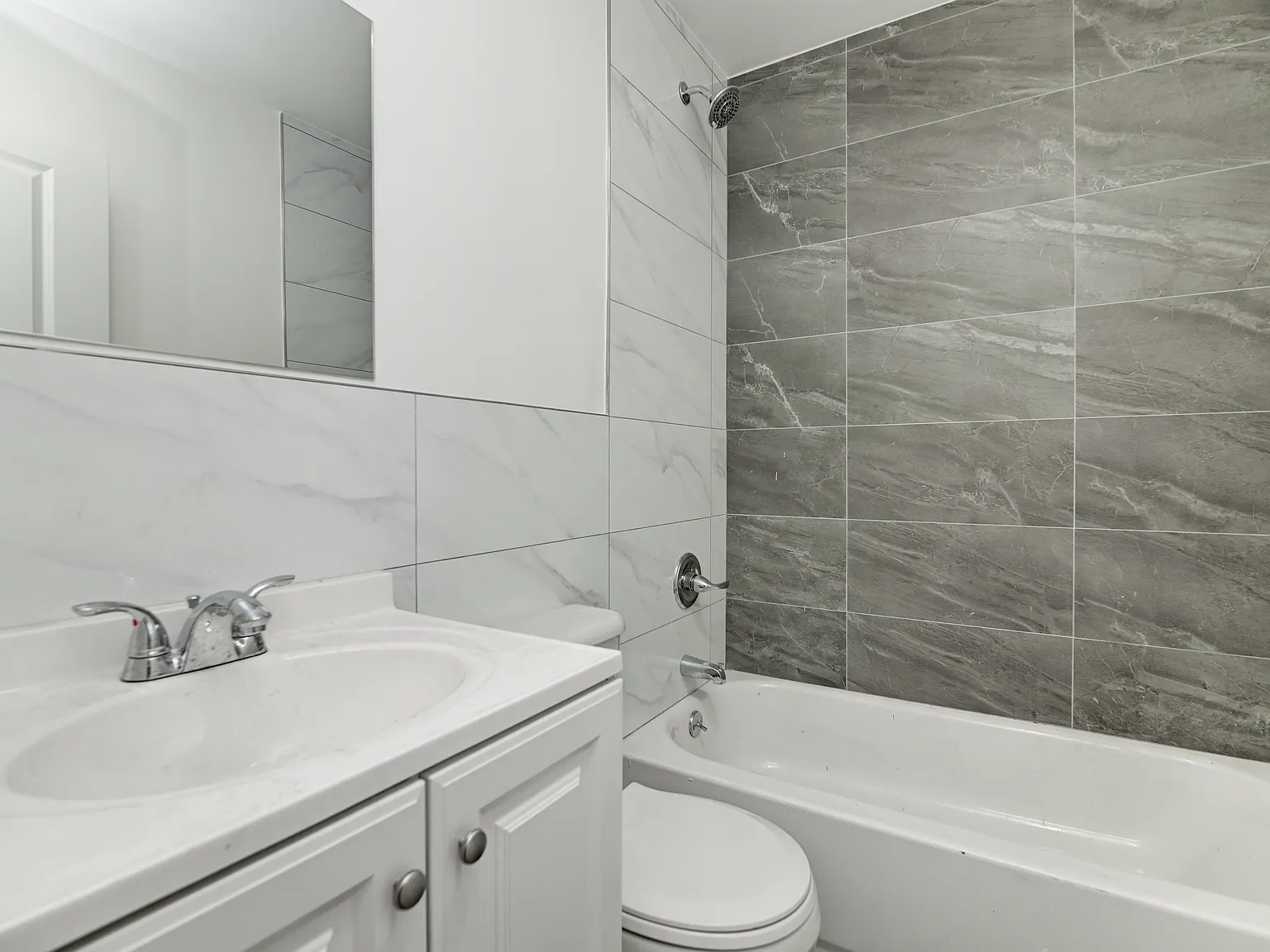 3 bed, 800 sqft, $2,600 — Photo 3