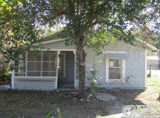 221 Adams Ln, Pleasanton, TX 78064