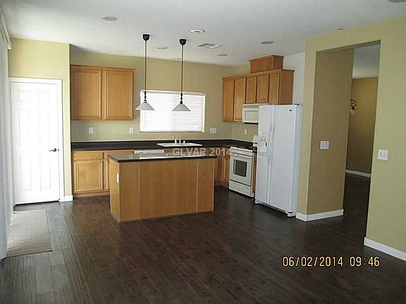 3rd image of 225 Lantana Breeze Dr