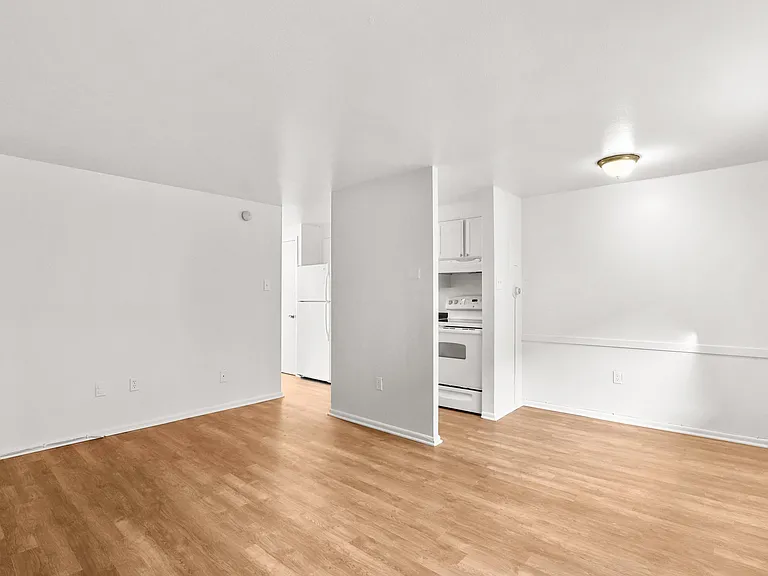 Camelot Apartments — Photo 29