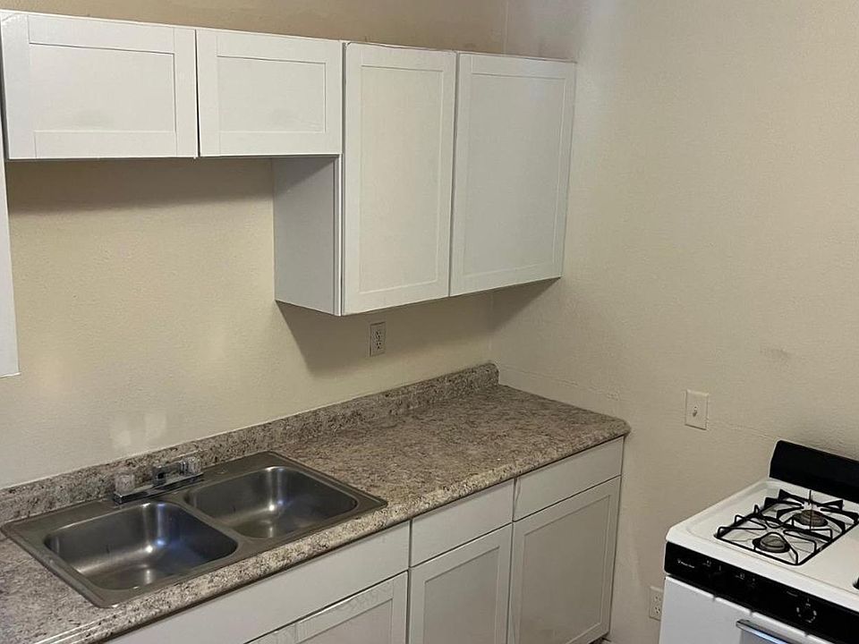 1st image of 627 Chama St SE #1