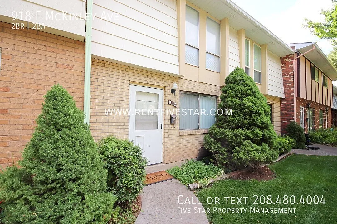 Spacious McKinley Townhome Available! — Photo 1