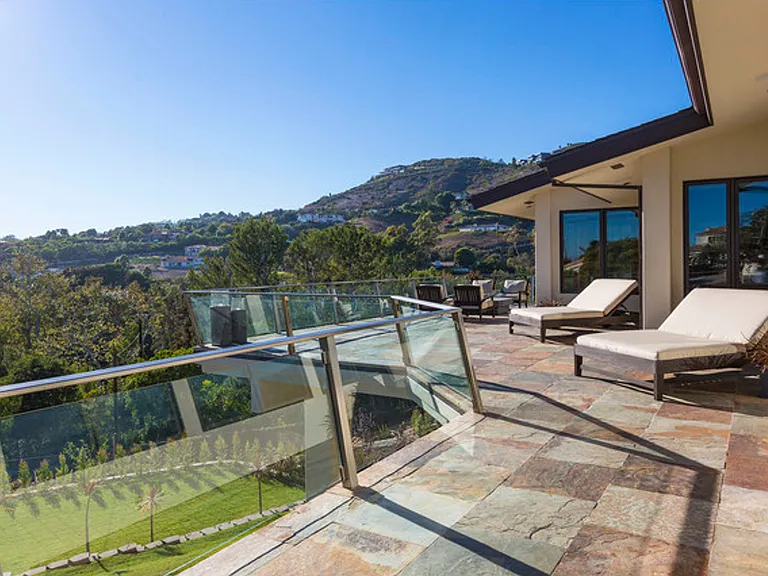 27091 Sea Vista Dr — Photo 2