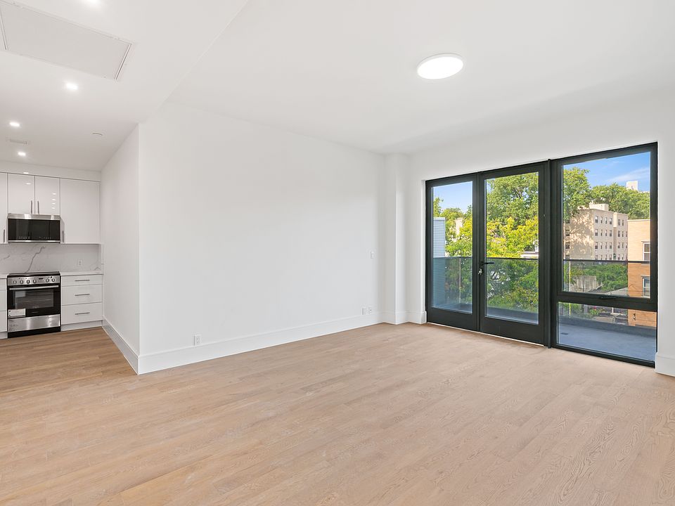 1st image of 14-27 28th Ave #306