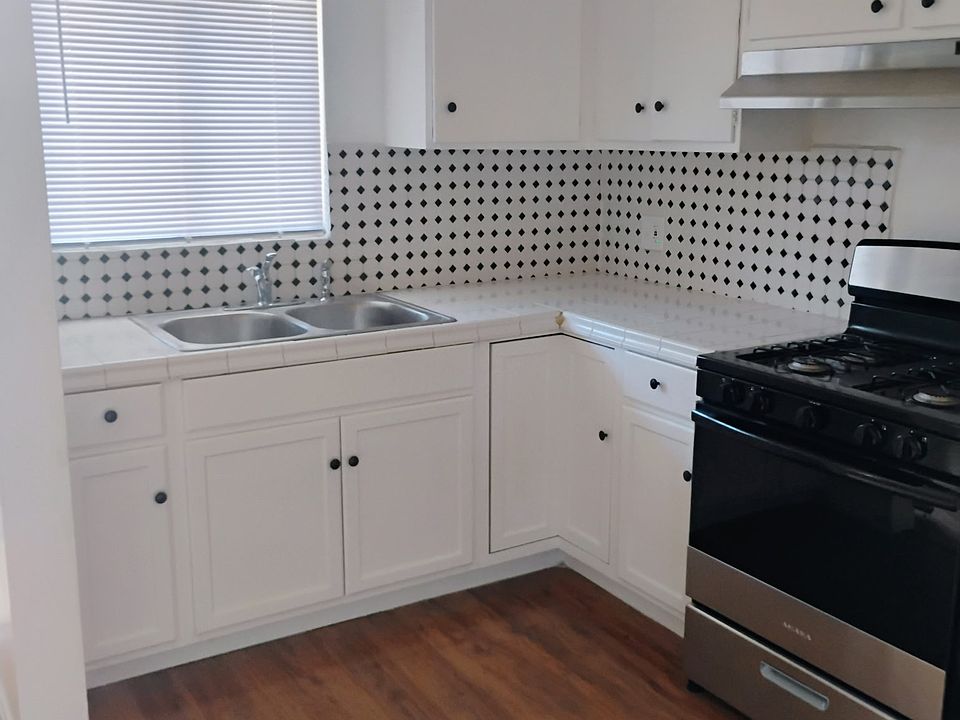 1st image of 6700 Laurelgrove Ave APT 11