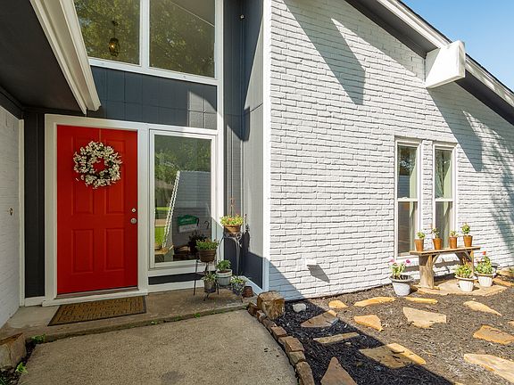 3rd image of 2920 Princeton Dr