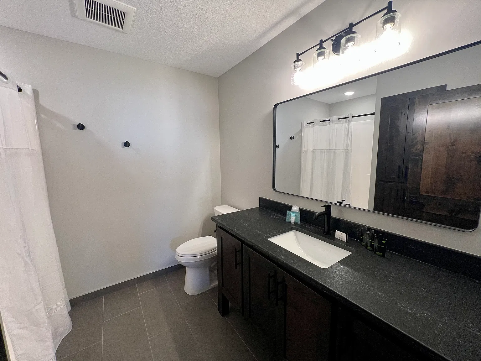 1 bed, 828 sqft, $1,200 — Photo 2