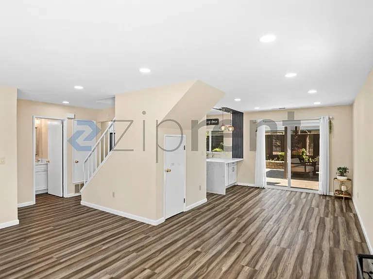 426 King Ave — Photo 8