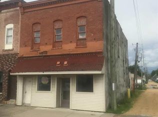 112 S 2nd St, Clinton, IA 52732