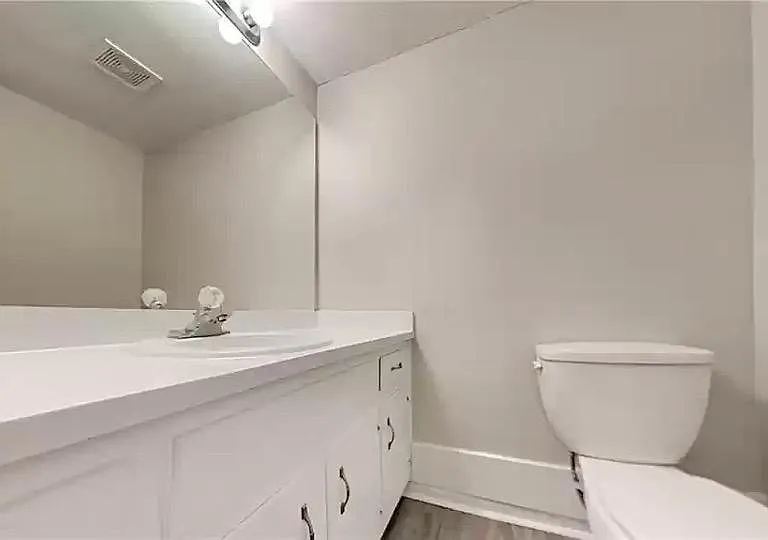 1386 Williamsburg Ln — Photo 13