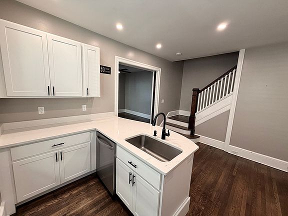 5th image of 1050 Edgar Ave
