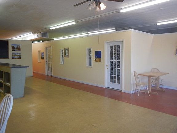 4th image of 125 W Railroad Ave N