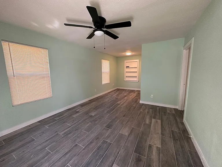 5325 Sussex Ave — Photo 3